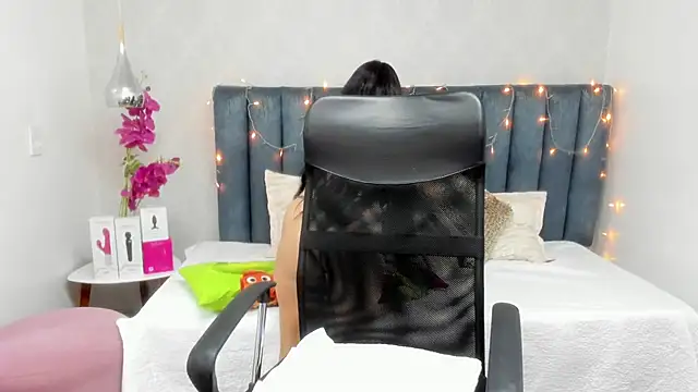 Sasha Grace online show from 16, 12, 2025