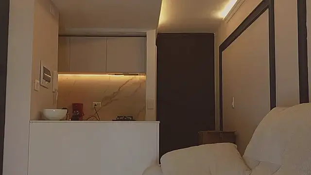 AbrilColls  online show from 28, 10, 2025