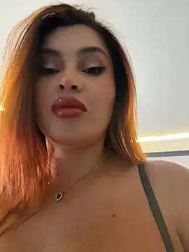 AbrilColls  online show from 8, 7, 2026