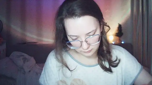 Snapshot of MoodieMira chatting on 18, 12, 2025 MoodieMira online show from 18, 12, 2025