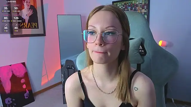 Snapshot of Edlin_gail chatting on 21, 11, 2025 Edlin gail online show from 21, 11, 2025