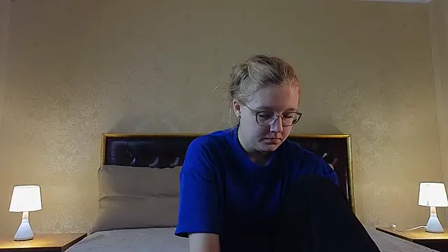 AlinaAldrete online show from 17, 10, 2025