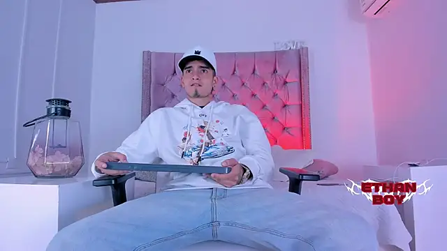 Ethan Boy  online show from 24, 11, 2025