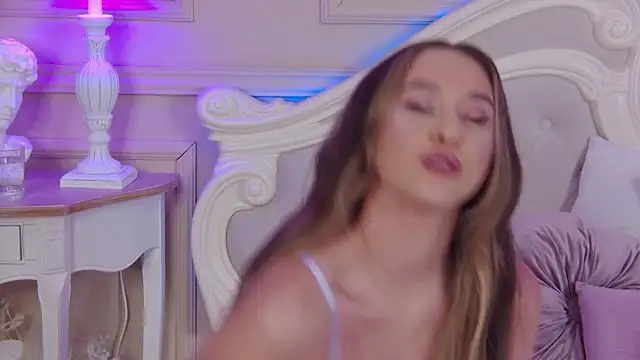 Snapshot of MileyMalory chatting on 20, 10, 2025 MileyMalory online show from 20, 10, 2025