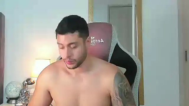 Snapshot of Ken_mailik1 chatting on 19, 10, 2025 Ken mailik1 online show from 19, 10, 2025