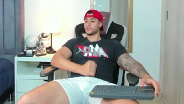 Snapshot of Ken_mailik1 chatting on 24, 10, 2025 Ken mailik1 online show from 24, 10, 2025