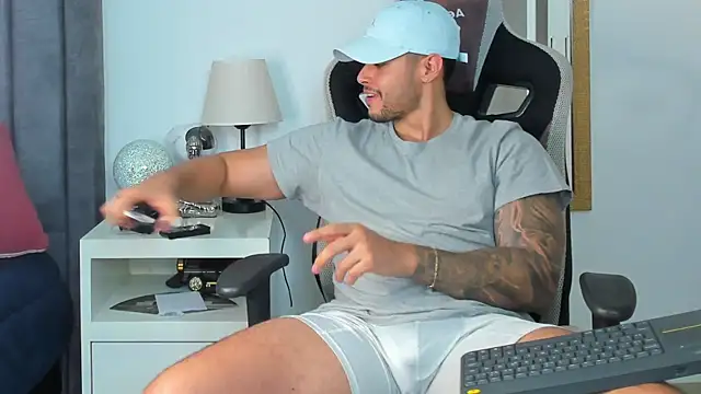 Snapshot of Ken_mailik1 chatting on 12, 11, 2025 Ken mailik1 online show from 12, 11, 2025