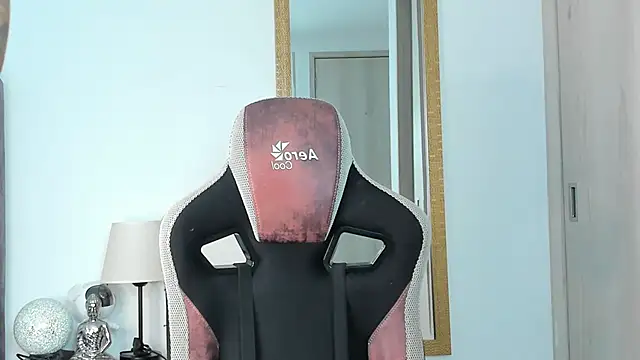 Snapshot of Ken_mailik1 chatting on 12, 11, 2025 Ken mailik1 online show from 12, 11, 2025