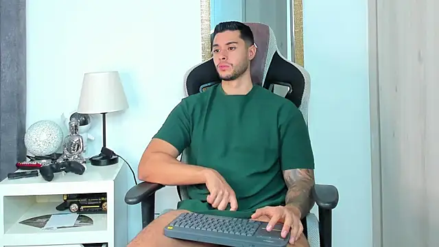 Snapshot of Ken_mailik1 chatting on 23, 11, 2025 Ken mailik1 online show from 23, 11, 2025