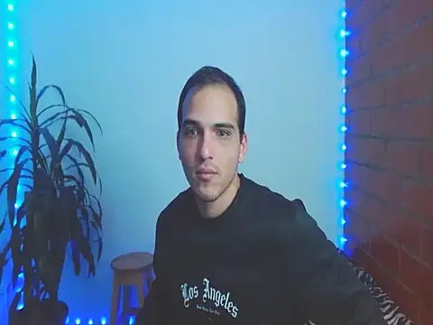 Snapshot of Maax3023 chatting on 2, 11, 2025 Maax3023 online show from 2, 11, 2025