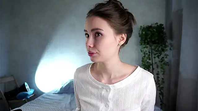 Snapshot of MonetLeitman chatting on 25, 5, 2026 MonetLeitman online show from 25, 5, 2026