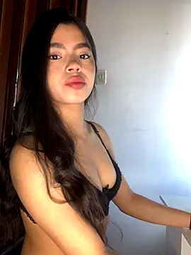 Snapshot of LunaMoore_Pink chatting on 18, 10, 2025 LunaMoore Pink online show from 18, 10, 2025