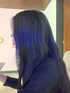 LunaMoore Pink online show from 24, 4, 2026