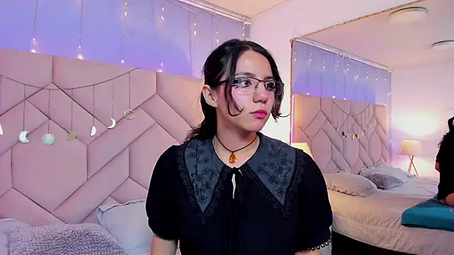 HollyPeach online show from 5, 11, 2025