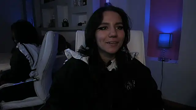 HollyPeach online show from 2, 4, 2026