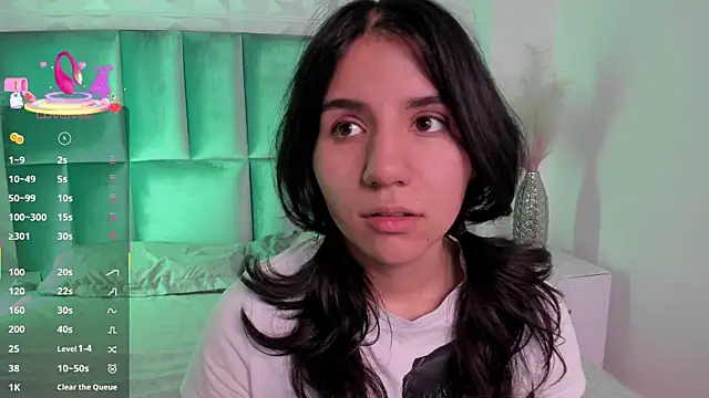 HollyPeach online show from 22, 4, 2026