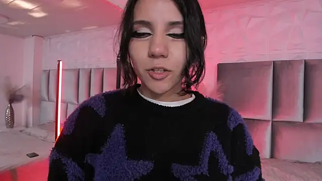 HollyPeach online show from 28, 4, 2026