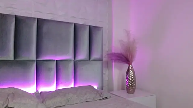 Snapshot of HollyPeach chatting on 10, 5, 2026 HollyPeach online show from 10, 5, 2026
