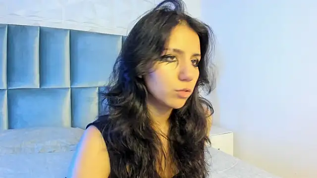 Snapshot of HollyPeach chatting on 11, 5, 2026 HollyPeach online show from 11, 5, 2026