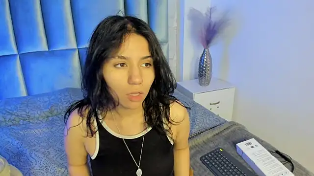 Snapshot of HollyPeach chatting on 28, 5, 2026 HollyPeach online show from 28, 5, 2026