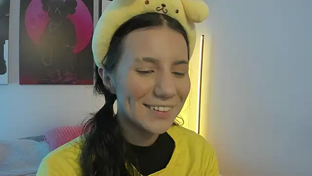 Snapshot of HollyPeach chatting on 3, 6, 2026 HollyPeach online show from 3, 6, 2026