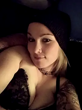 Snapshot of sexysiren93 chatting on 12, 11, 2025 sexysiren93 online show from 12, 11, 2025