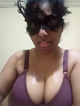 Expose Queen online show from 29, 11, 2025