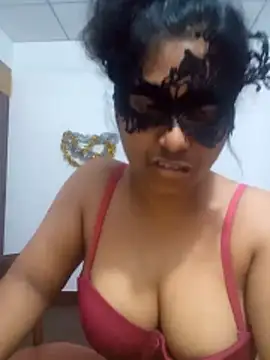 Expose Queen online show from 8, 4, 2026