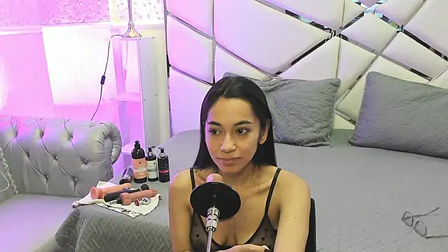 GabbiePrice online show from 11, 6, 2026