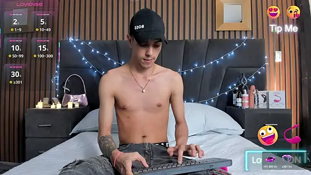 Snapshot of DerryAndIzzy chatting on 18, 10, 2025 DerryAndIzzy online show from 18, 10, 2025