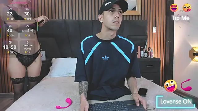 Snapshot of DerryAndIzzy chatting on 9, 11, 2025 DerryAndIzzy online show from 9, 11, 2025