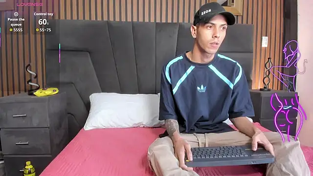 Snapshot of DerryAndIzzy chatting on 19, 11, 2025 DerryAndIzzy online show from 19, 11, 2025