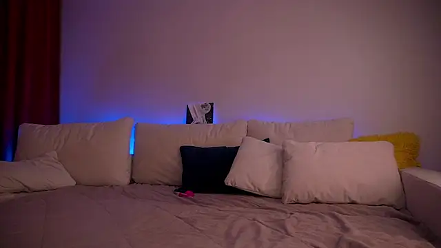 Snapshot of _infinitespring_ chatting on 30, 10, 2025 infinitespring online show from 30, 10, 2025