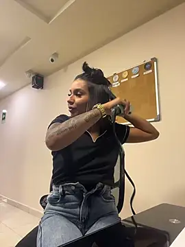 AlyssaRay online show from 24, 4, 2026