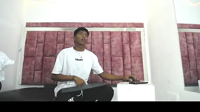 Mick storm online show from 8, 4, 2026