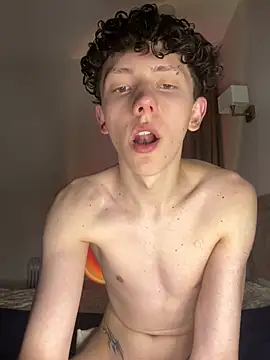 TwinksNextDoor online show from 22, 4, 2026