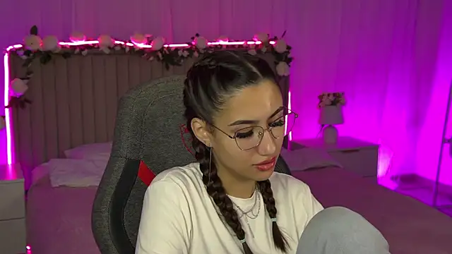 RebeckaThornton online show from 16, 11, 2025