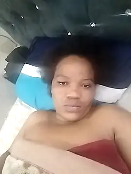 Snapshot of CaramelBoootie chatting on 14, 11, 2025 CaramelBoootie online show from 14, 11, 2025