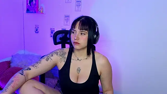 Emily Lindey online show from 9, 4, 2026