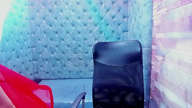 Agatha Leon  online show from 13, 3, 2026