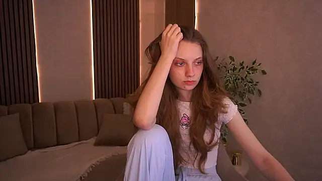 CuteeFoxy online show from 4, 7, 2026