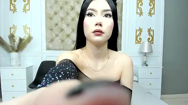 BellaDalthon online show from 27, 10, 2025