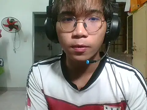 Snapshot of kave2033 chatting on 3, 11, 2025 kave2033 online show from 3, 11, 2025