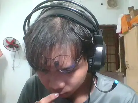 Snapshot of kave2033 chatting on 16, 11, 2025 kave2033 online show from 16, 11, 2025