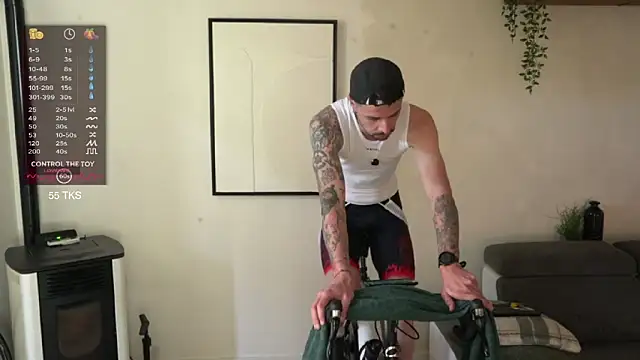 monsieurguitsxxx online show from 25, 4, 2026