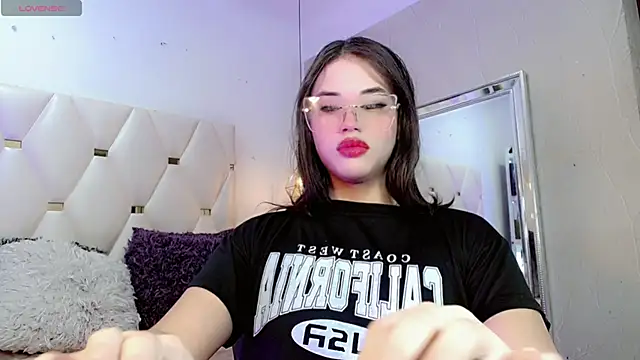 Snapshot of Daniela_Embeer_ chatting on 9, 11, 2025 Daniela Embeer online show from 9, 11, 2025