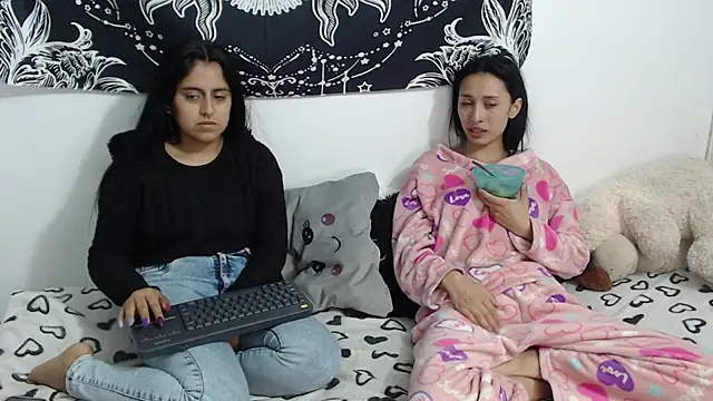 Snapshot of abby_n_emily chatting on 9, 6, 2026 abby n emily online show from 9, 6, 2026