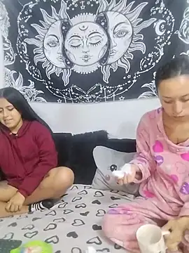 Snapshot of abby_n_emily chatting on 11, 6, 2026 abby n emily online show from 11, 6, 2026