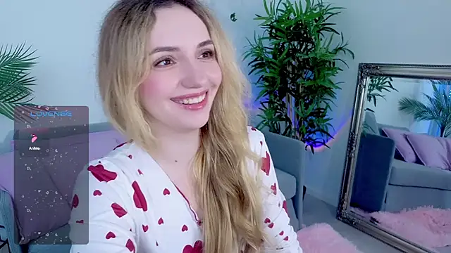 Snapshot of cute_cake chatting on 1, 8, 2026 cute cake online show from 1, 8, 2026