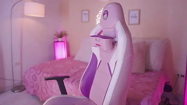 Meggie  online show from 24, 11, 2025